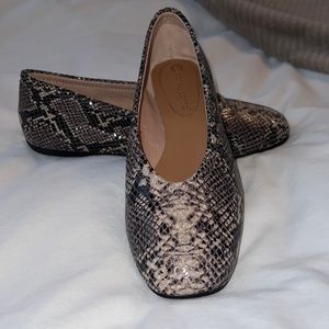 Corso Como size 5 snake effect flats